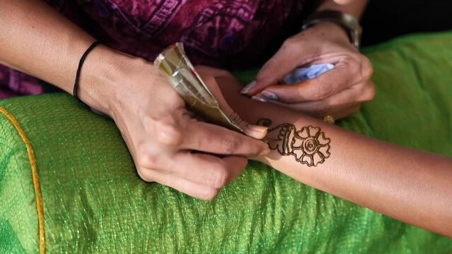 Mehndi henna tattoo Decoration On Hands