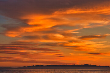 Obraz premium Passing winter storm at sunset on the beach in Montecito California