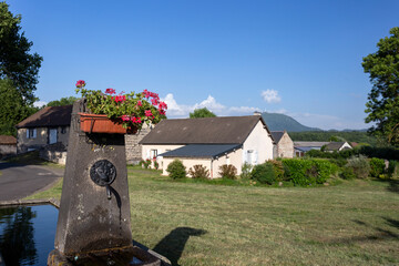 Fontaine et village en Auvergne