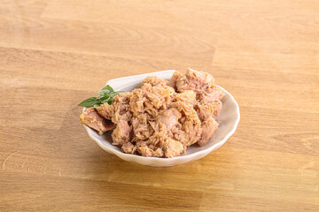 Canned tuna fish with oil