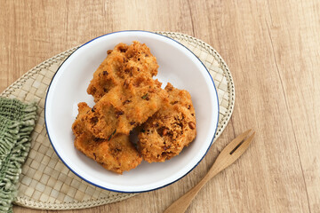 Mentho or lentho, a typical snack from Indonesia. Made from cassava, tolo beans and coconut.
