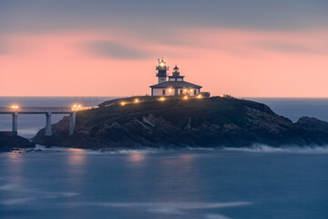 Obraz premium lighthouse at sunset on an island