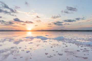 Fototapeta na wymiar Sunset in the almost dry salt flat of Torrevieja