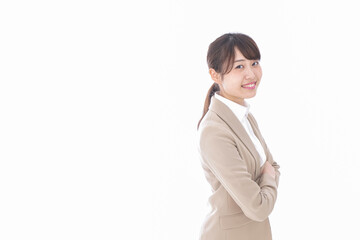 腕を組むビジネスウーマン