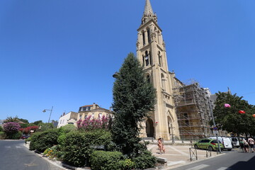 Fototapeta na wymiar L'église Notre Dame de Bergerac, de style neo gothique, vue de l'extérieur, ville Bergerac, département de la Dordogne, France