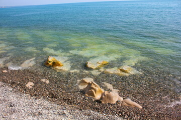 Fototapeta na wymiar white rocks under the water of the black sea in abkhazia