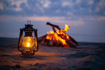 焚火とオイルランタン
