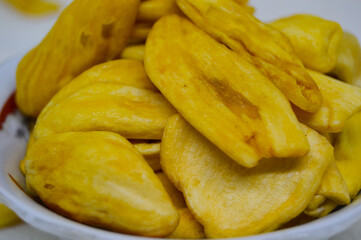 As the name suggests, jackfruit chips have a savory and crunchy texture. Jackfruit chips have a sweet taste and are suitable as a snack while drinking a cup of coffee or tea.