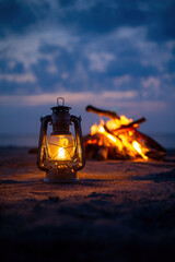 焚火とオイルランタン
