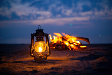 焚火とオイルランタン