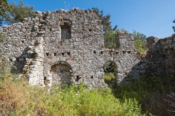 Fototapeta na wymiar ancient ruined wall
