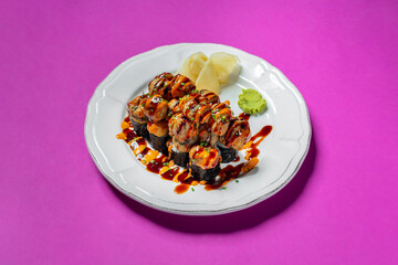 Roll with salmon and eel popcorn