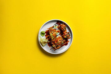 Roll with salmon and eel popcorn