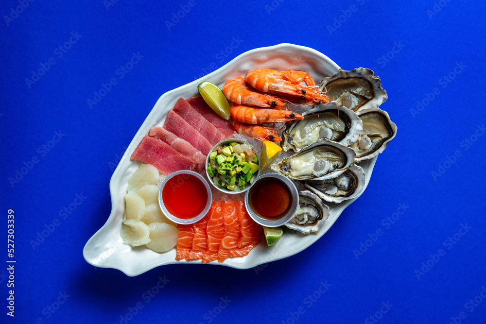 Wall mural Assorted sashimi