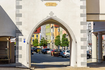 Blick durch das Obere Tor in die restaurierte Mindelheimer Altstadt © ARochau
