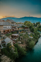 Fototapeta na wymiar Mostar wieczorową porą