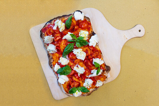 pinsa, pizza, pinse, pomodori, basilico, pomodori pachino,  Pachino, mozzarella, mozzarella di bufala, Bufala, Fredda, cubetti, pinsa romana, moderna, antica roma, rielaborata, romana, pizzella, roma