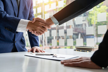 shake hand Real estate brokerage agent Deliver a sample of a model house to the customer, mortgage...