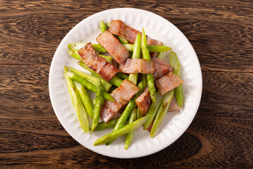 アスパラガスとベーコンのバター炒め