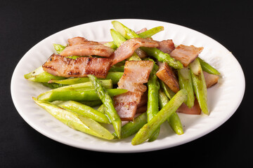 アスパラガスとベーコンのバター炒め