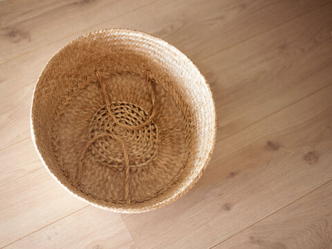 Fondo digital para fotografia de recien nacido, telon rustico, canasta redonda para bebe sobre tablas de madera,fotografia newborn
