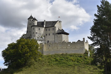 Fototapeta na wymiar Great white Bobolice Castle in Poland