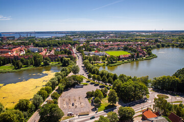 Fototapeta premium A view of a seaside city over the rooftops