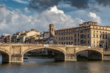 Obraz premium View of Florence with the Arno river in the foreground