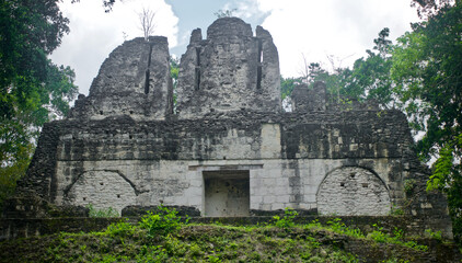 Fototapeta na wymiar nakum temple in yaxha peten guatemala