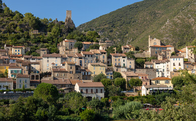 Fototapeta na wymiar Roquebrun et ses environs
