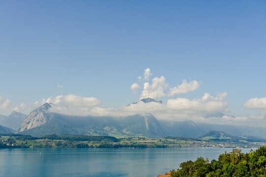 Thunersee, Gunten, Sigriswil, Aussichtspunkt, Gwatt, Stockhorn, Seeufer, Schifffahrt, Morgennebel, Wolken, Alpen, Schweizer Berge, Wassersport, Wanderweg, Berner Oberland, Sommer, Schweiz