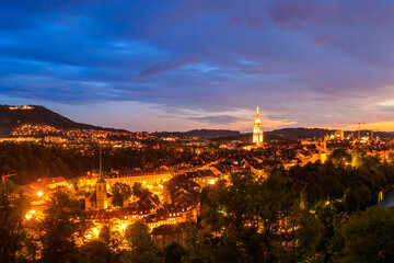 Obraz premium Night view of the old town of Bern in Switzerland