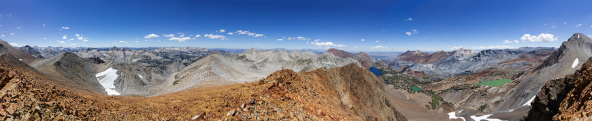 Fototapeta na wymiar 360 Degree Red Chunk Mountain Panorama