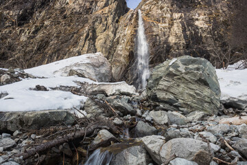 cascade des sept laux près de Vaujany dans les alpes en france