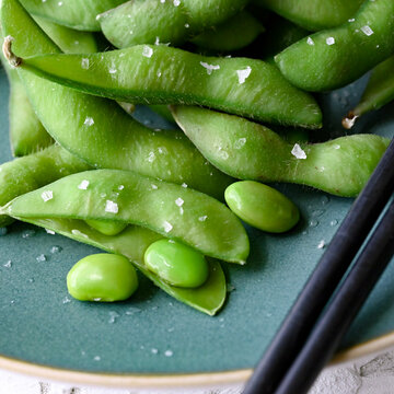 Fresh Steamed Edamame With Salt