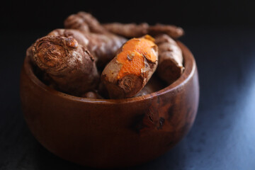Whole turmeric in a bowl 
