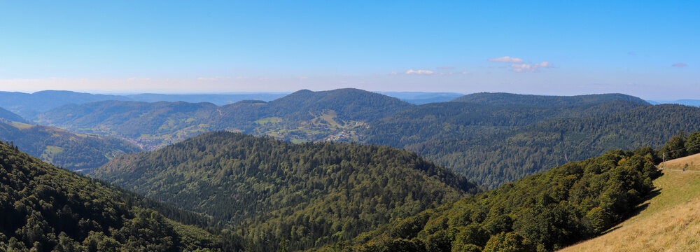 Grand-Est - Lorraine - Vosges - Panorama du Petit  Drumont sur Bussang et la vall&eacute;e de la Moselle
