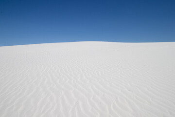 Fototapeta na wymiar white sand dune and blue sky