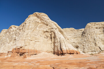 Red and white sandstone rock formations in Arizona
