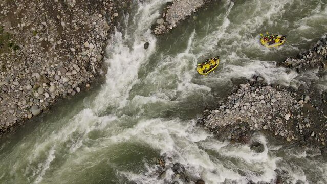 It was viewed with a rafting drone in the stream with a high flow rate and a raging flow.