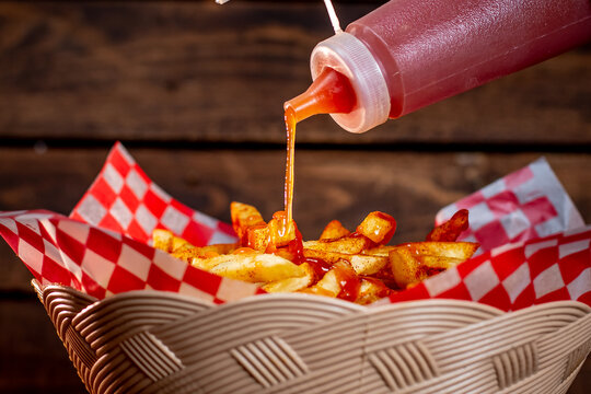 DELICIOSA BOTANA DE PAPAS CON SALSA K&Eacute;TCHUP