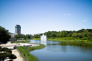 분수대가 있는 풍경