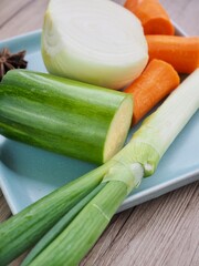 신선한 유기농 채소 양파, 파, 당근, 애호박, 팔각향