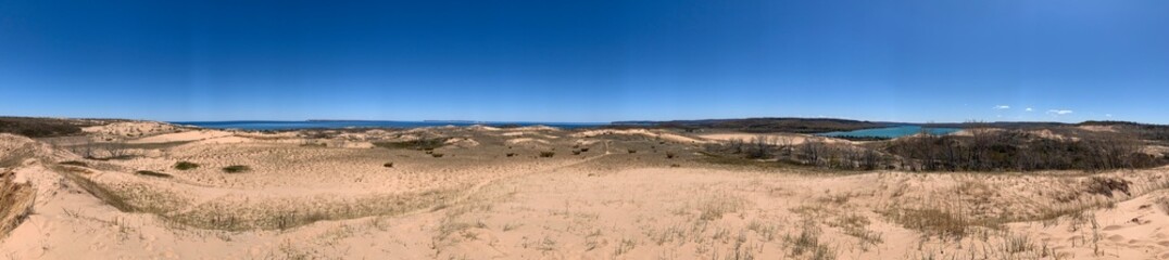 Fototapeta na wymiar Panoramic view of lake michigan sand dunes