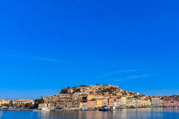 The main town Portoferraio of the island Elba in the Italian Tuscany seen from the sea side - obrazy, fototapety, plakaty