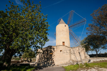 Mol&iacute;no d'en Fraret , Montu&iuml;ri, un molino harinero del siglo XVIII, sede del museo arqueologico Son Fornes , mallorca, islas baleares, espa&ntilde;a, europa