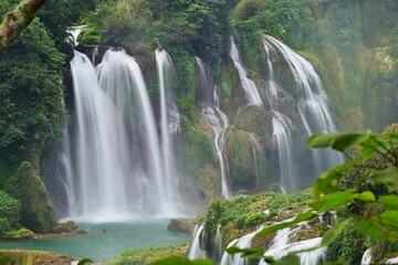中国とベトナムにまたがるアジア最大の滝　徳天瀑布 / バンゾック滝 