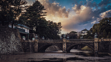 東京丸の内　夕暮れの皇居