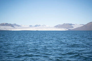 Fototapeta na wymiar landscape view of an ice glacier in Svalbard islands, in the arctic sea
