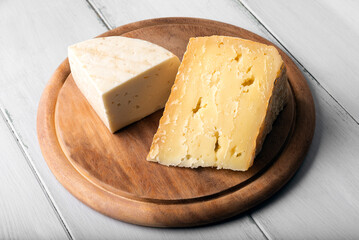 Pecorino e caciotta di capra, formaggi italiani 